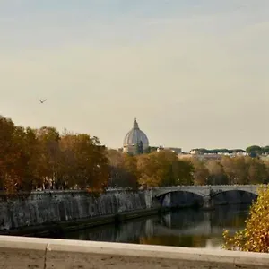 https://pettinari-court.it-romehotels.com